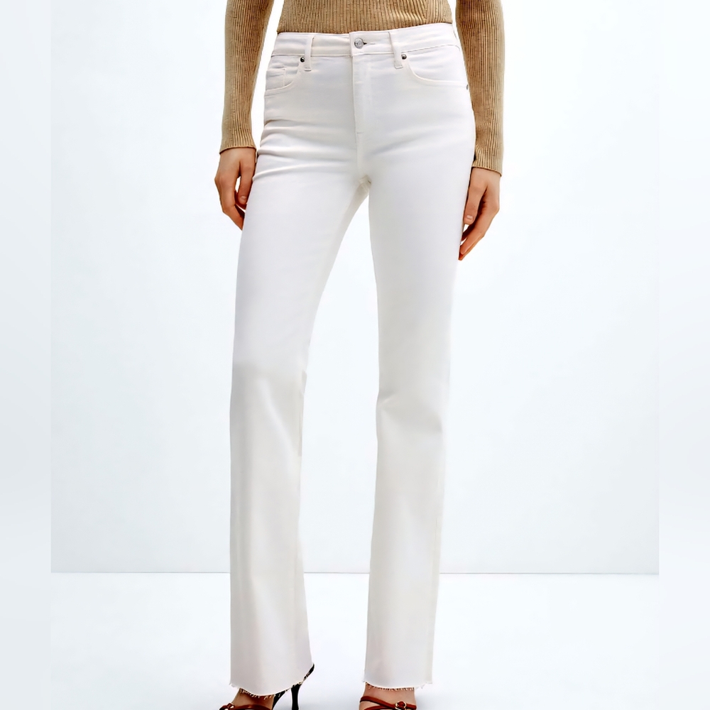 Zara Women's White Cropped Flare Jeans Size‎ 6 Distressed Hem